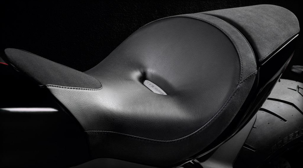 xDiavel 4