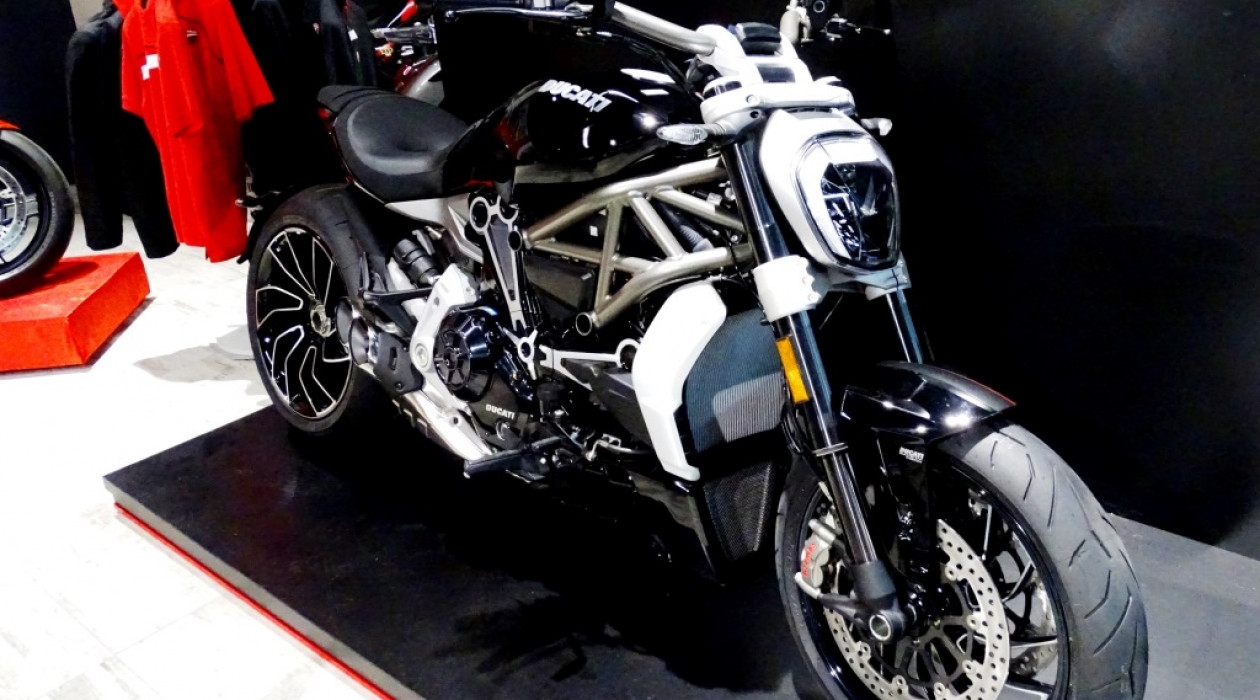 xDiavel 10