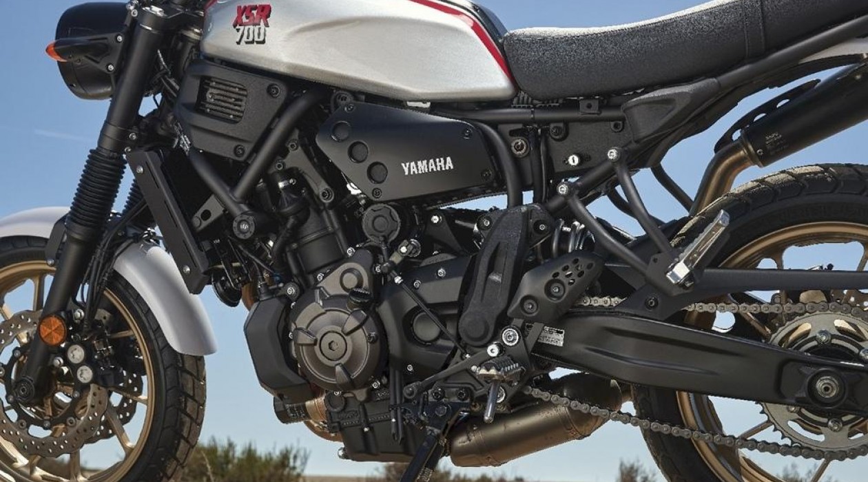 XSR 4