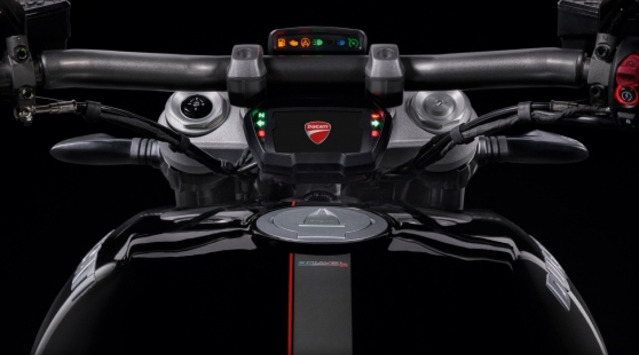 xDiavel 4