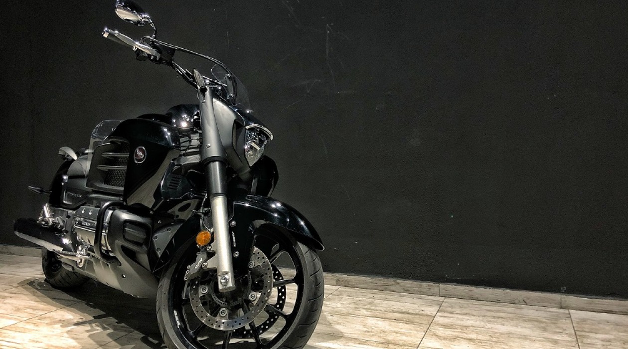 GL 1800