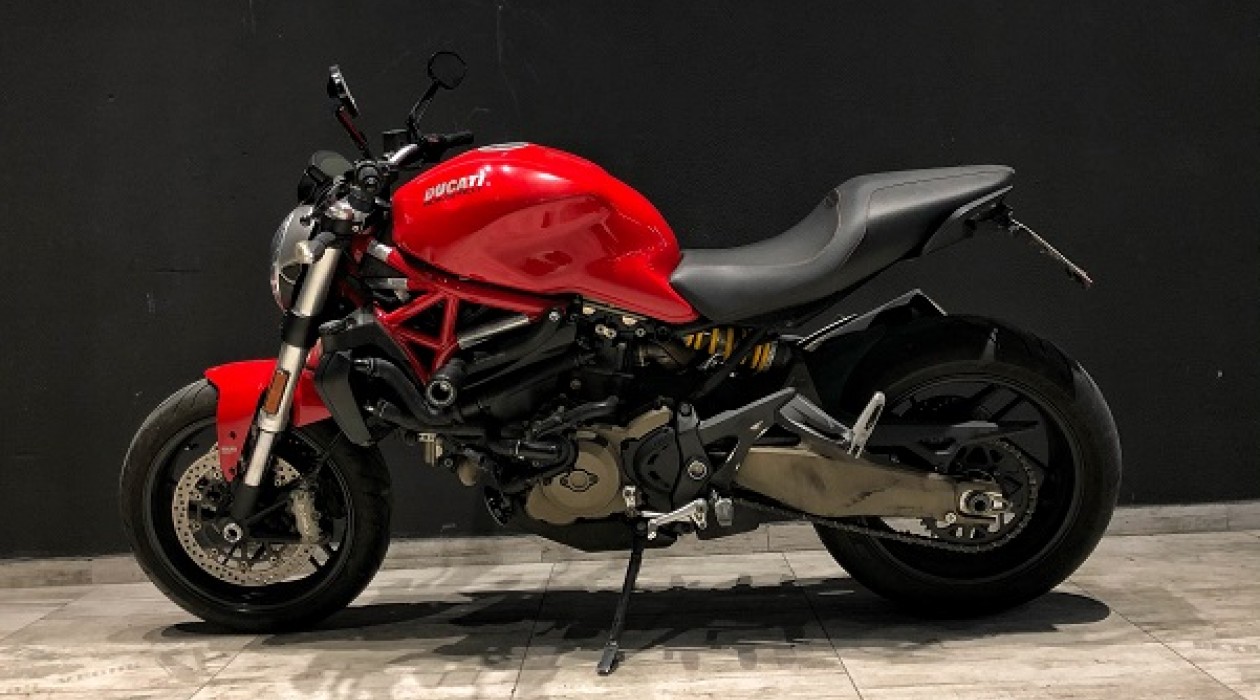 MONSTER 821