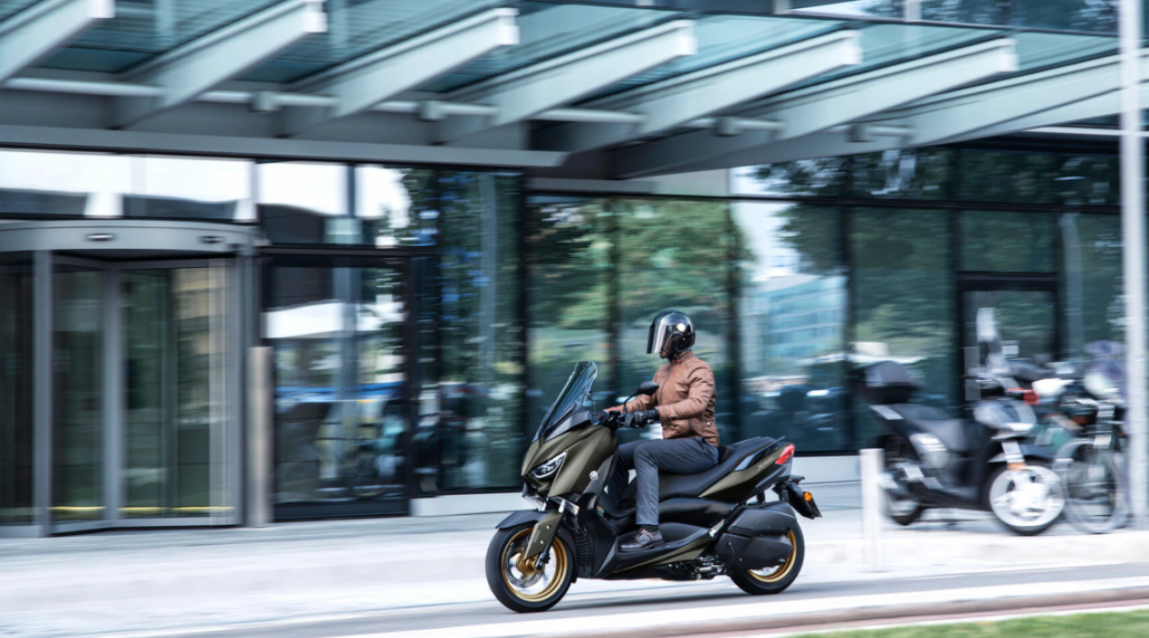 Yamaha XMAX 300 2