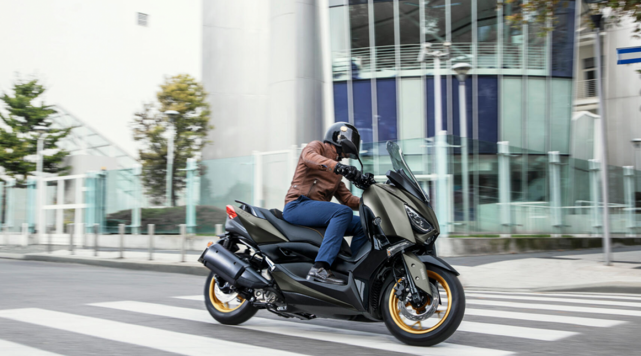 Yamaha XMAX 300 7