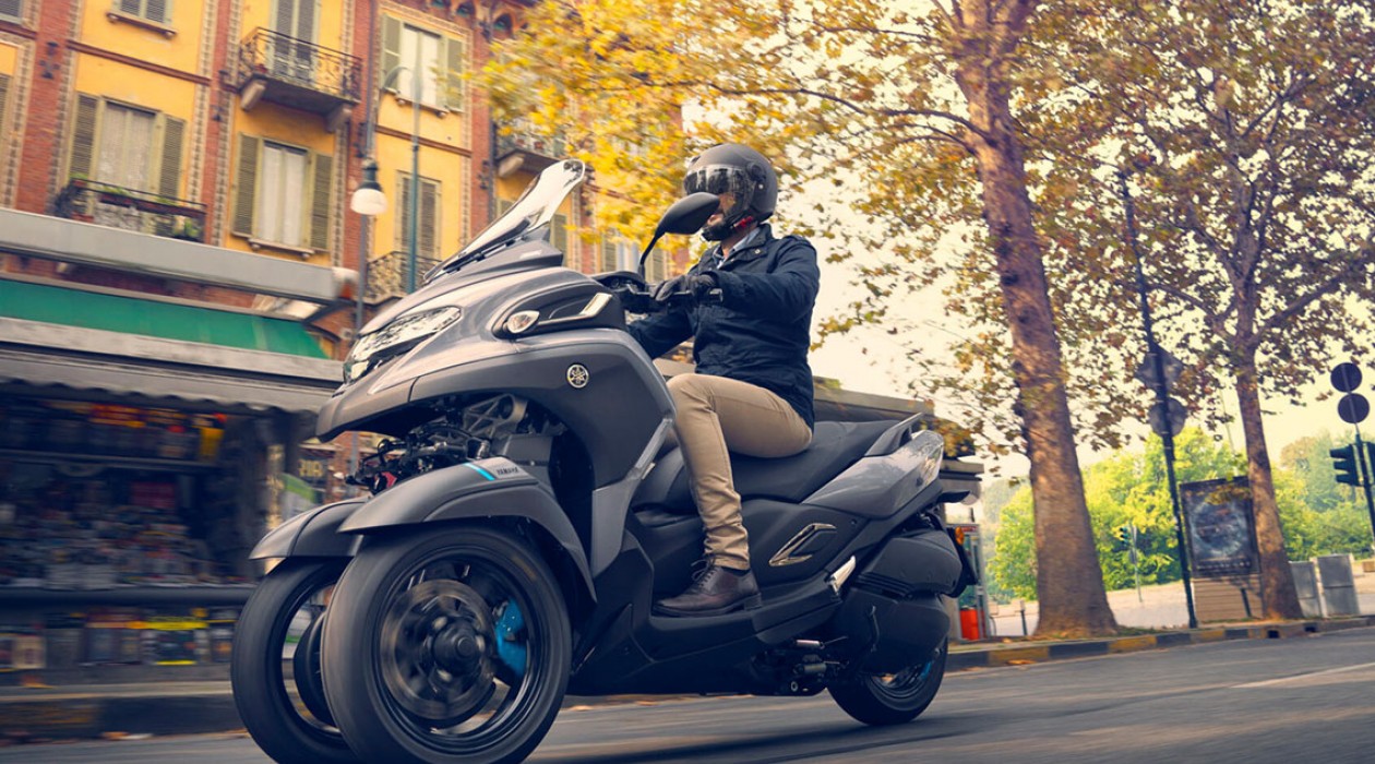 Tricity 300 4